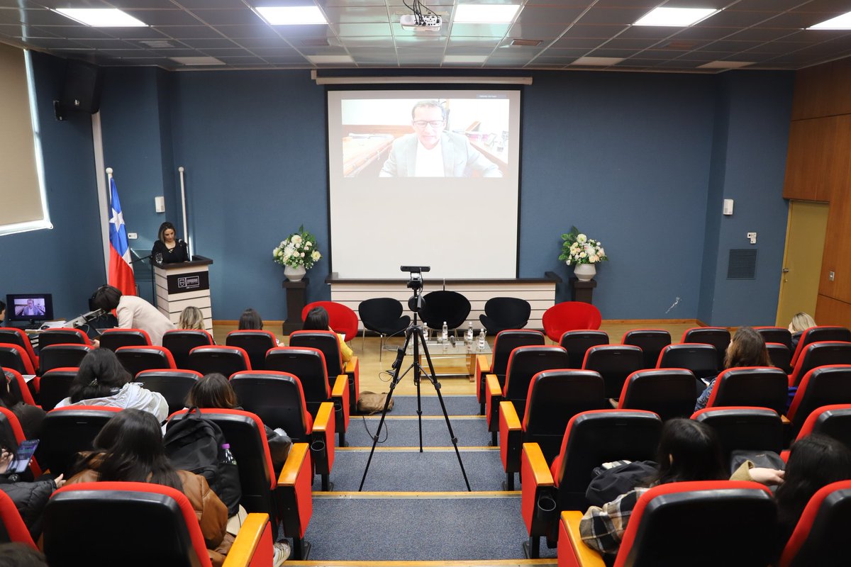 📌 Nuestro vicerrector, Dr. <a href="/ivansuazo/">Iván Suazo</a>, explicó que este seminario permite visibilizar el importante trabajo que se está realizando en el ámbito de las investigaciones jurídicas. “La Ley 21.369 fue promovida desde el núcleo de académicas de la <a href="/autonomadechile/">Universidad Autónoma de Chile</a>, destacó.