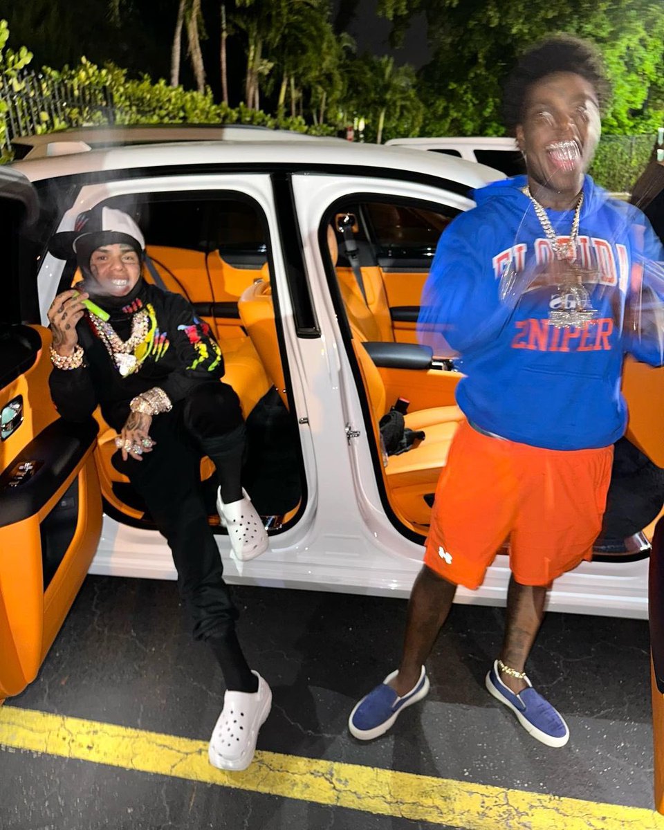 HipHopTiesMedia's tweet photo. 6ix9ine &amp; Kodak Black are dropping a song together tomorrow 😳 https://t.co/jjd0MqyoM1