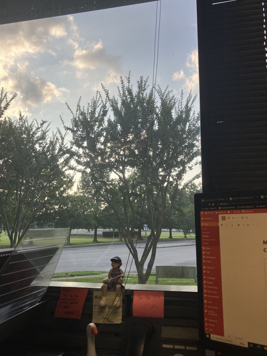 Had a wonderful luncheon with my fellow <a href="/WAVYinterns/">WAVY-TV 10 Interns</a>, all thanks to <a href="/HRShowEPSteph/">Stephanie Cooke</a>! Finished up there and wrote a news article and finished my intern blog, stay tuned!