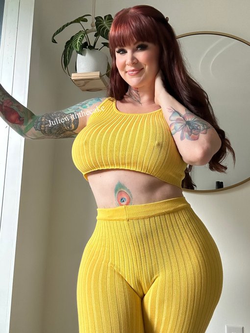 I can&rsquo;t even post fully clothed pics on FB and IG anymore 🤦🏻&zwj;♀️ https://t.co/enT2ZIOC3r