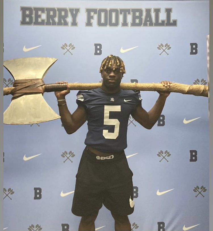 Seniors @Landen_Sauls @elijahnakia3 @David_Wavy5 had an amazing visit today @BerryFootball