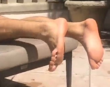just__feet's tweet photo. Henry Cavill's feet #feet #HenryCavill #malefeet https://t.co/HtGBP1wYtV