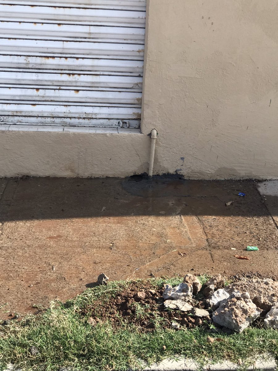 bacarlitos's tweet photo. @VeoliaAgs fuga de agua en calle Río Tiber #428 en colinas del Río https://t.co/ZdSaKeio3B