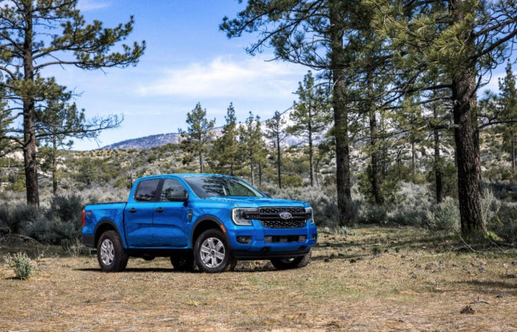 Ford has revealed the all-new 2024 #FordRanger, showing off a truck inspired by its award-winning smaller sibling and getting ample upgrades in everything from power to tech. Oh, and it’s getting a high-performance Raptor model as well. bit.ly/3O21bwV