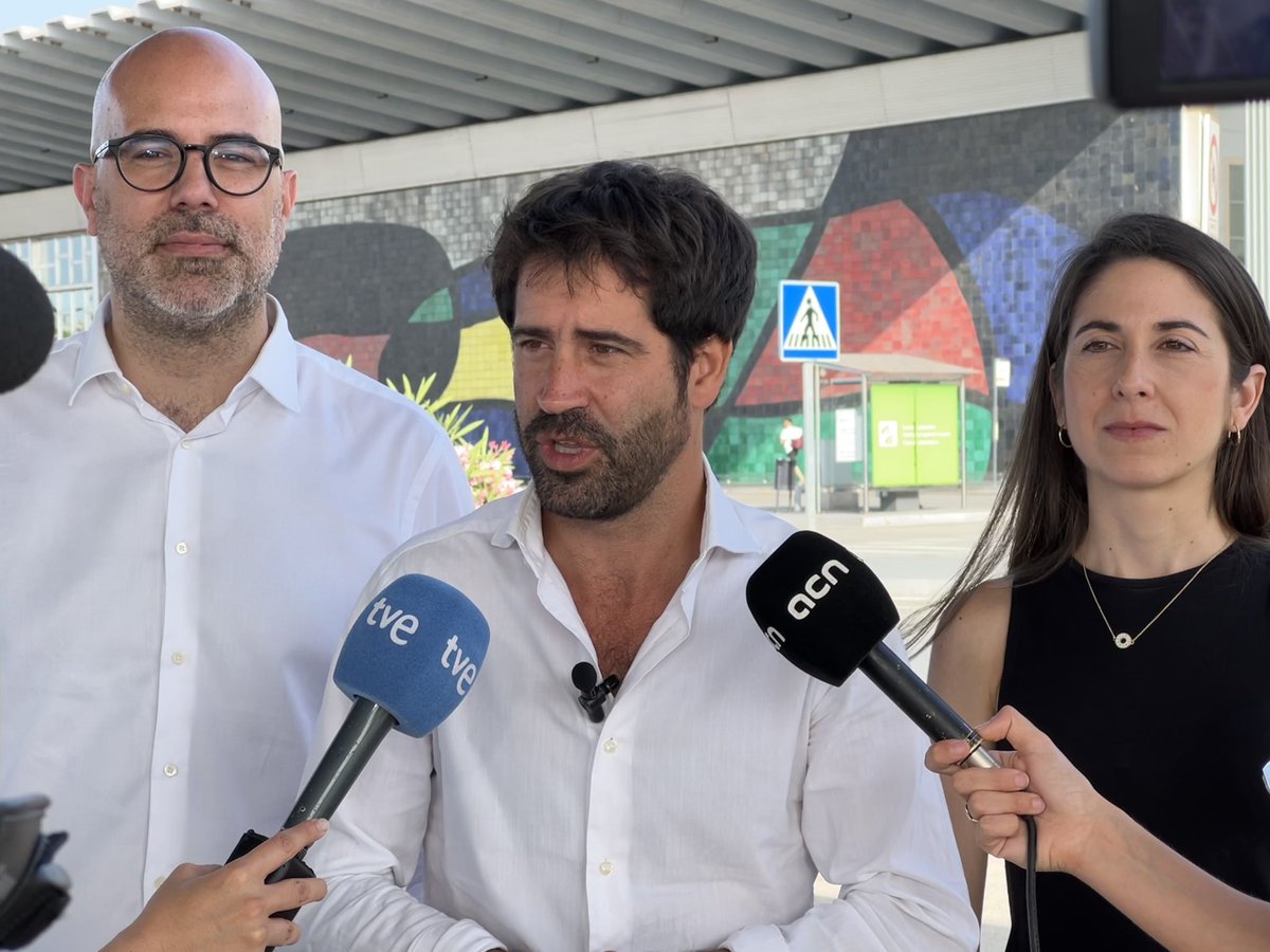 🟢 L' aeroport del Prat ha d'estar en la llista dels més ben connectats del món, pel contrari ens quedarem a la cua d'una infraestructura fonamental pel progrés econòmic del país.

El nostre és un compromís ferm i sense matisos a favor de l'ampliació de la 3a pista ✈️