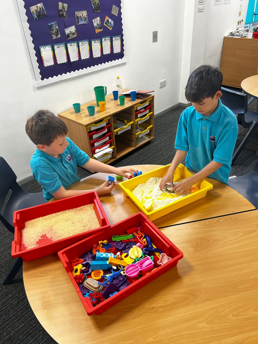 PhoenixHousePRU's tweet photo. Tokyo Class during informed theraplay using all senses to compare different textures in the trays https://t.co/cSXsck3X2c