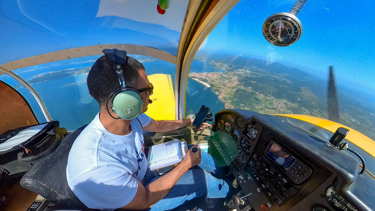 VictorLAyerbe's tweet photo. Cuàl es el lugar màs bonito para volar?  😬
#galicia https://t.co/BWNlEMwFkS