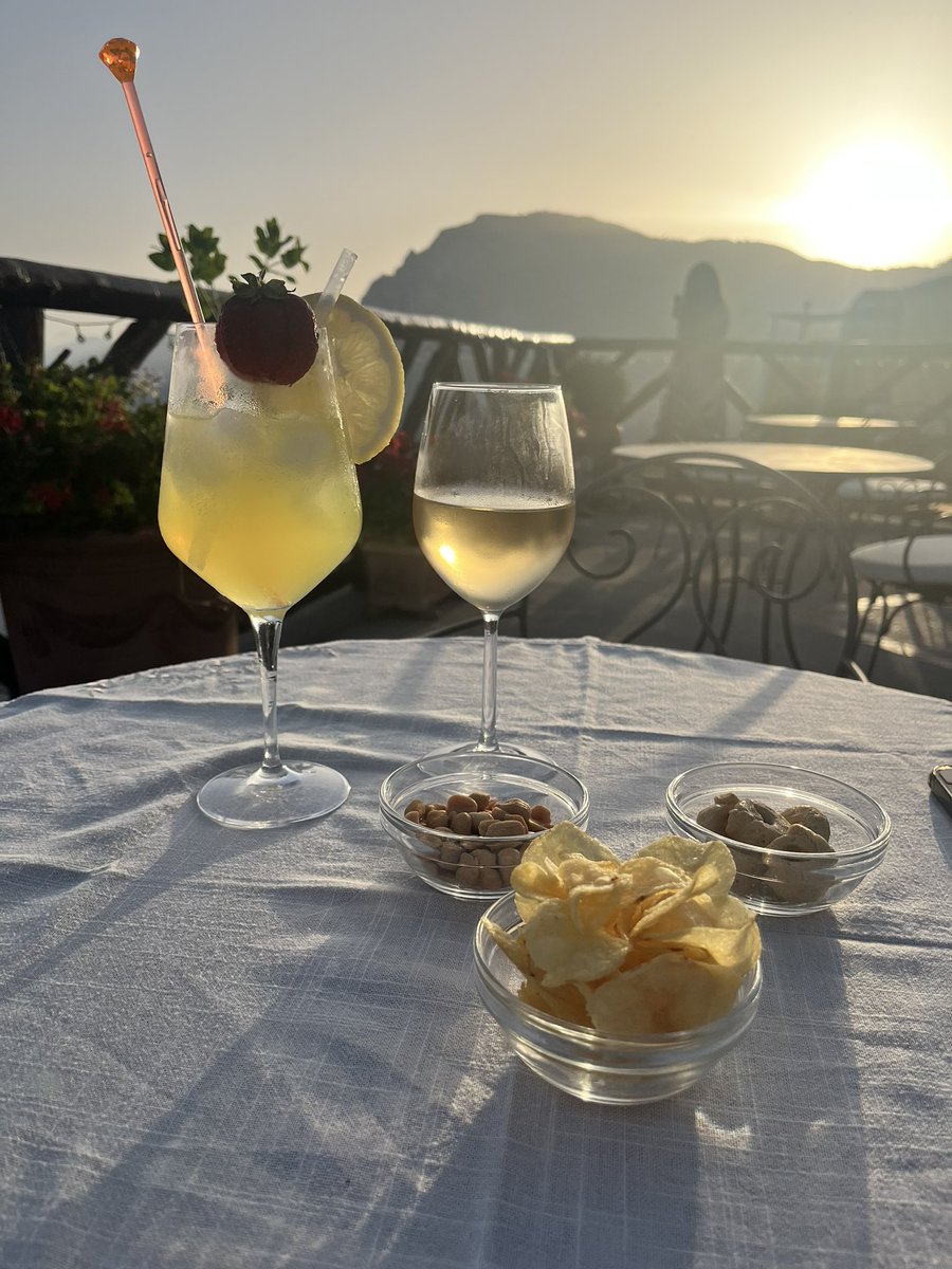 Can I please stay here forever 🤍 #italy #holidays
