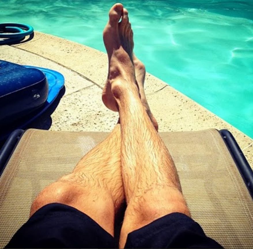 just__feet's tweet photo. Robbie Amell's feet #feet #RobbieAmell #malefeet https://t.co/ZkBVjbVZEi