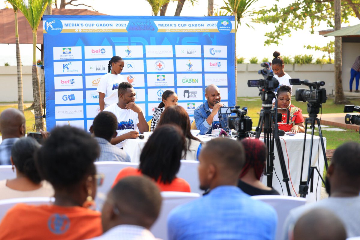 MediasCupGabon's tweet photo. Du beau monde à la conf de presse de la deuxième de la Media's Cup Gabon ✊🔥☺️ 

Rendez-vous samedi, 8h -18h, au stade de l’amitié ! ✌🏽💯 #Gabon https://t.co/9JgPPG7Bvn