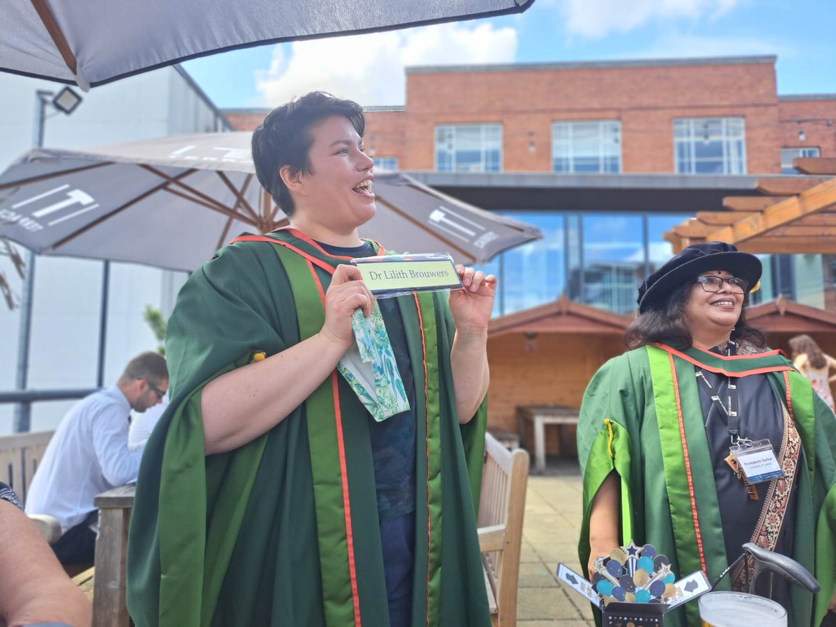 mirea_bianca's tweet photo. Celebrating our newly minted @CERIC_LUBS PhDs Dr
@LilithBrouwers and Dr @xjackdaly on a rare sunny day in Leeds.

@LeedsUniBSchool https://t.co/4mqxZfBn1p