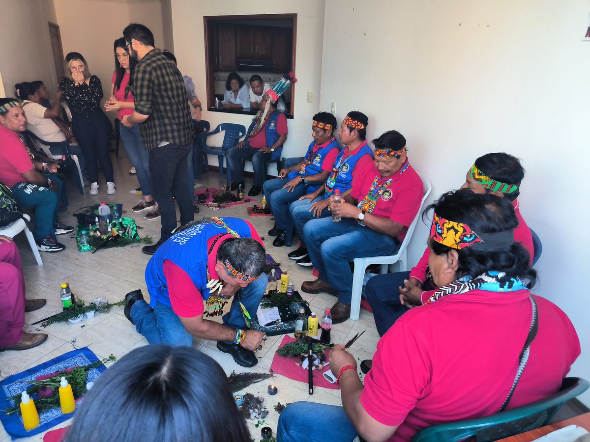 indigenasCRIR's tweet photo. El CRIR cómo la casa grande que agrupa 11 autoridades indígenas, sigue su apuesta en fortalecer los saberes ancestrales cómo pilar del proceso organizativo, con la articulación de la gobernación de Risaralda, Secretaría de Salud y IPS Pijao Salud. https://t.co/wcCSEQsQ0E