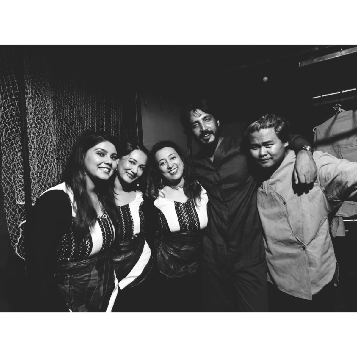 aksaturnreturn's tweet photo. Thank you my beautiful co-actors.
#divyadev with whom I am pairing up for the fourth time in theatre and it always feels effortless. #shilpa #basana #milson who bring unique richness of their own. To more and more alignment, connection and energy in the coming days.
#tranzit https://t.co/THDeGUiLwq