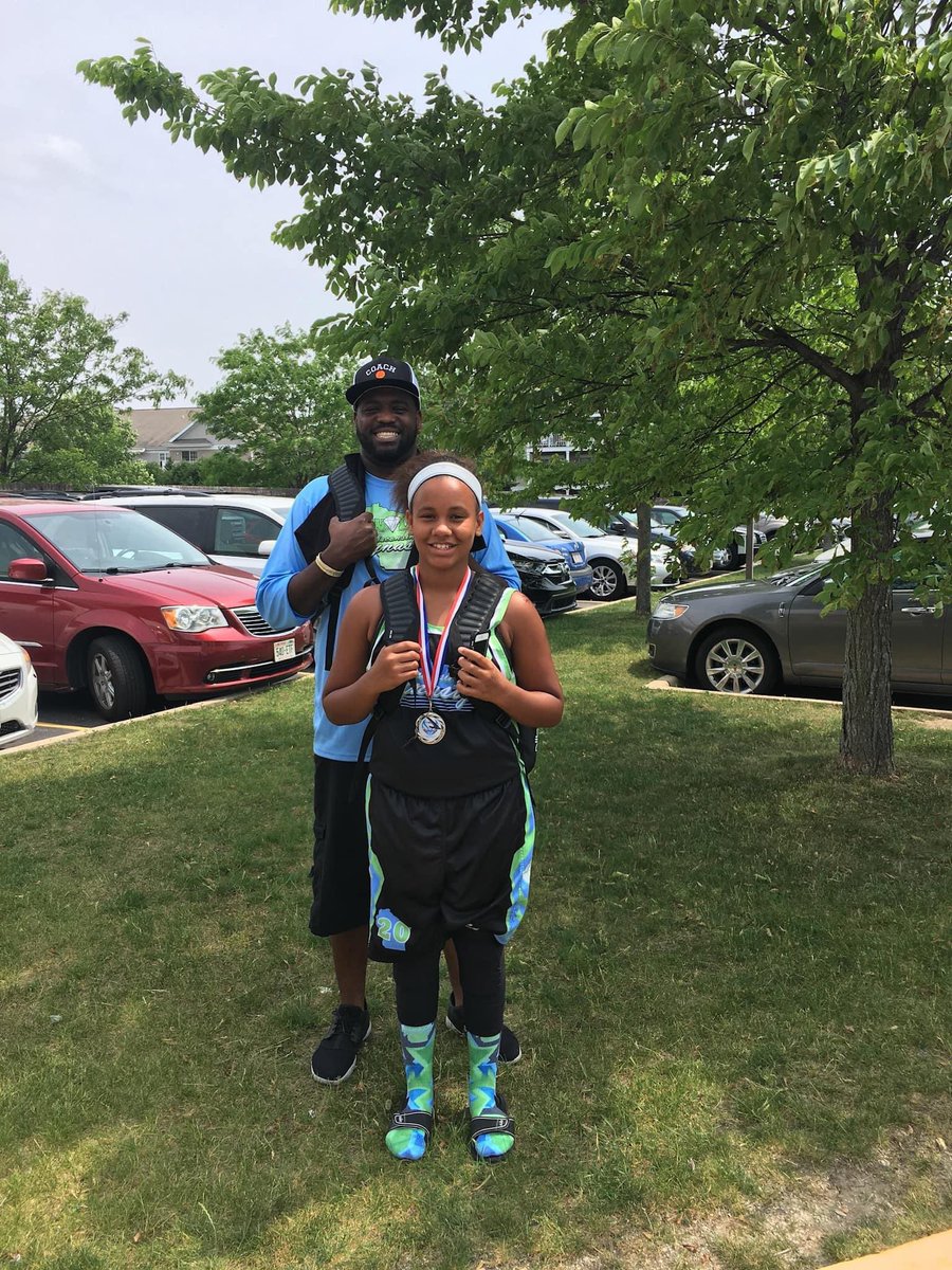 Taking off for my last AAU tourney ever… Wanted to thank the man who makes it all happen. Coaching or watching from the sidelines, he has always been there. Thank you dad❤️ <a href="/DrewEllisJ/">Drew Ellis</a>