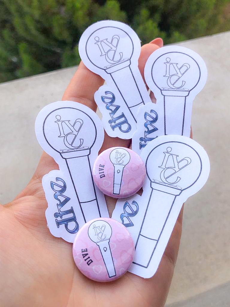my_kawaiicloset's tweet photo. All the #dive like me let's meet before the show!I'll be happy to share with you some free stickers and pins with our queens lightstick!💖 See you in Madrid on Saturday!
#ive #dive #ivedive #lovedive #iam #kpop #kpoplux #kpopluxmadrid https://t.co/kSfkeDqtG8
