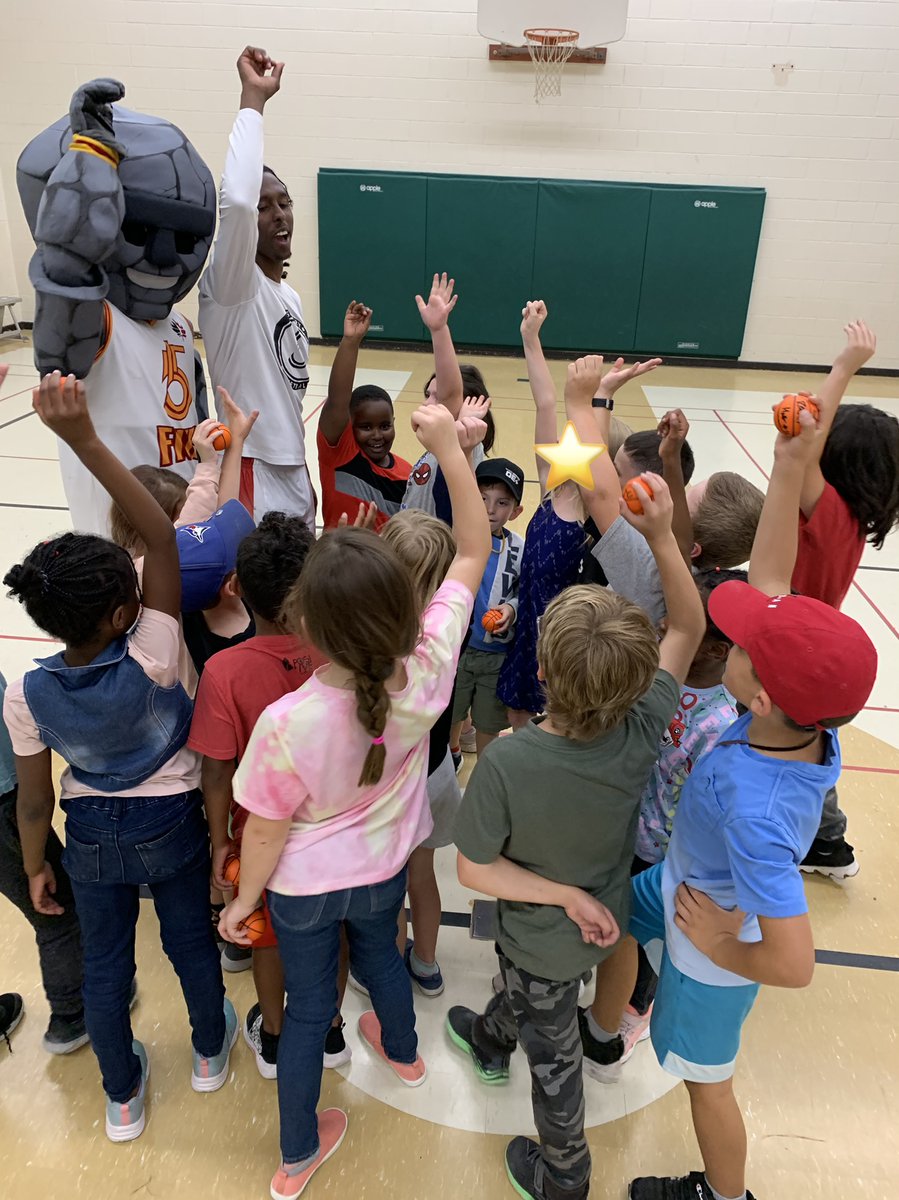 rdsbcodesummer1's tweet photo. Today Haroun Mohamed and Rocky from the Sudbury Five professional basketball team came out to the Adamsdale site to do some fun activities with the students during rec time! @OntarioSLP https://t.co/hnvflgGFS8
