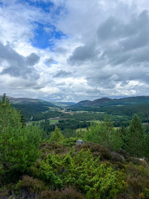 2 pic. Hiking in beautiful Scotland just hits different ??????? Completely unrelated, have you ever done