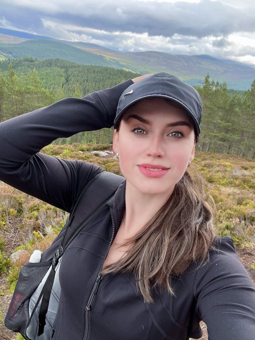 1 pic. Hiking in beautiful Scotland just hits different ??????? Completely unrelated, have you ever done