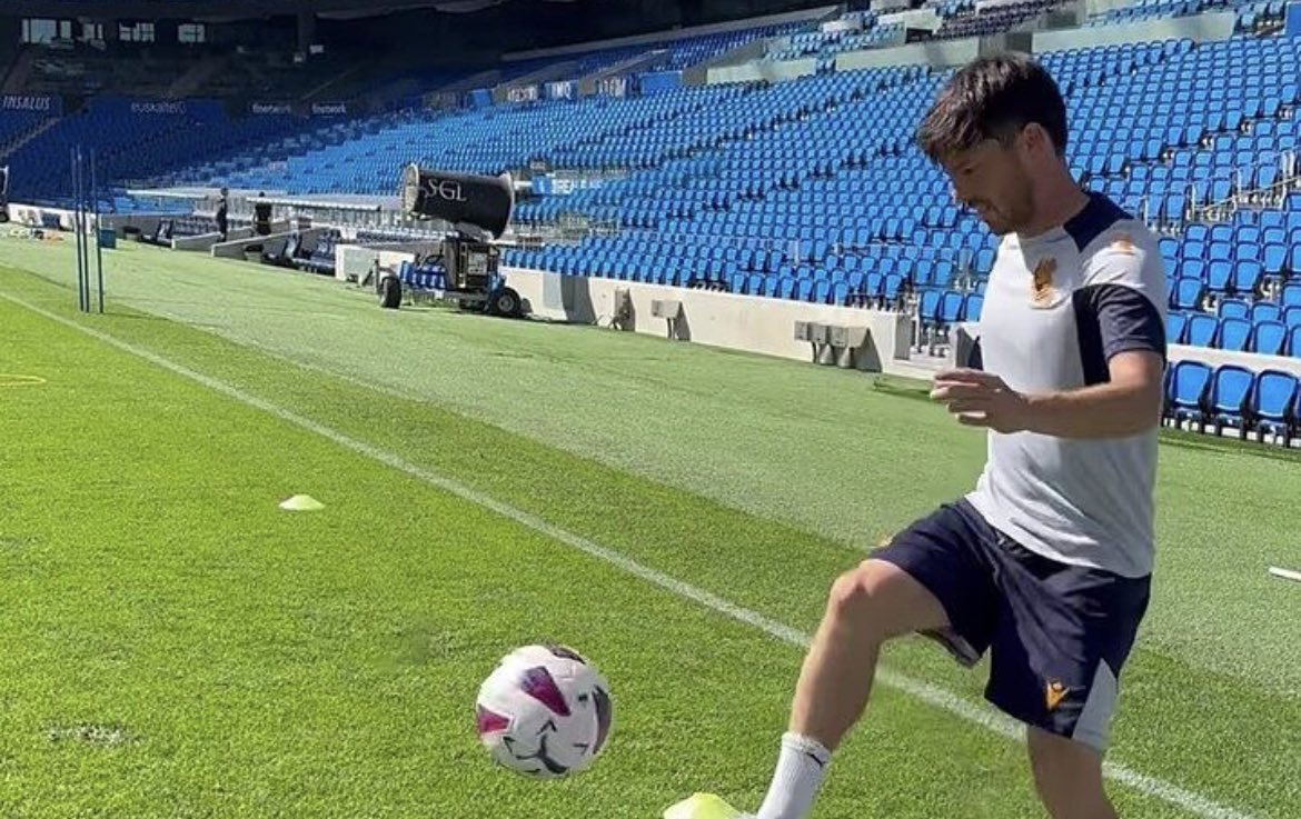 LACASADELCULER's tweet photo. #Futbol #SportXtra
El jugador de la #RealSociedad (@RealSociedad), David Silva (@21LVA) se ha roto los LCRI (Ligamentos Cruzados Rodilla Izda)

Toda la fuerza del mundo, mago! 🧙‍♂️🪄🇮🇨 https://t.co/YMCIC49Bej