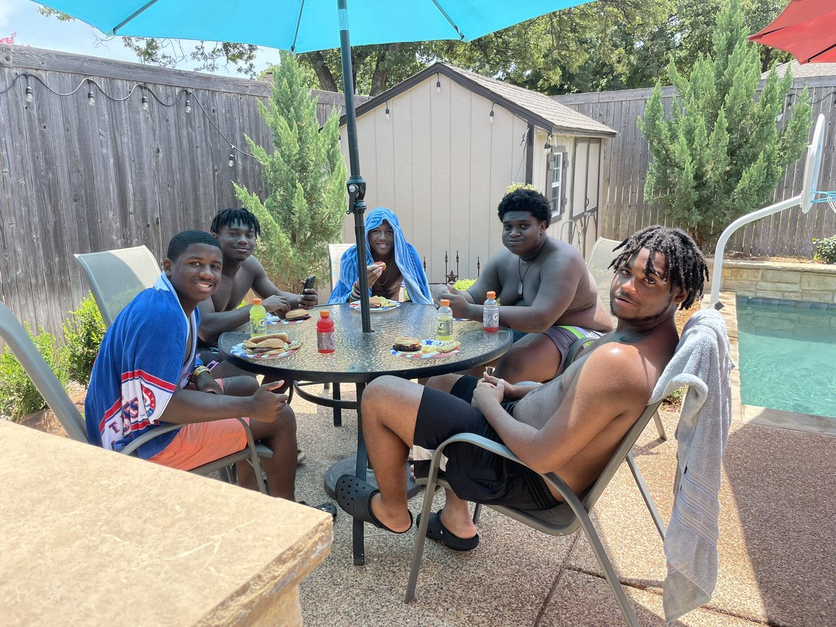 Coach_DeLay's tweet photo. Excited about going to war with these dudes! #ONE https://t.co/M1jqFezfpG