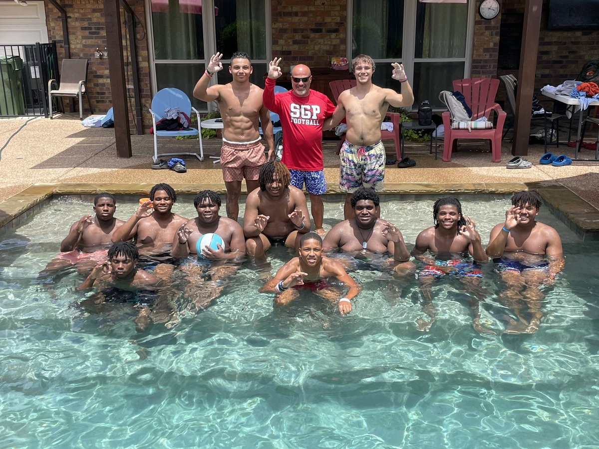 Coach_DeLay's tweet photo. Excited about going to war with these dudes! #ONE https://t.co/M1jqFezfpG