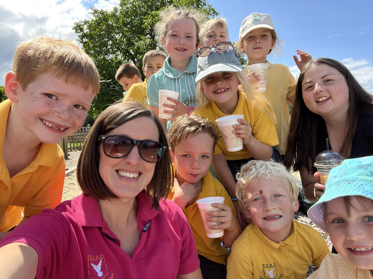 RagLGriffiths's tweet photo. #RaglanY2 had a wonderful afternoon at @RaglanCountryEs celebrating a wonderful year… mostly with bubblegum flavour ice cream!! Thank you for being so accommodating! Happy Summer Holiday dosbarth dau! 🍦🌈🌸🎉☀️ https://t.co/FMv4xH6QhT