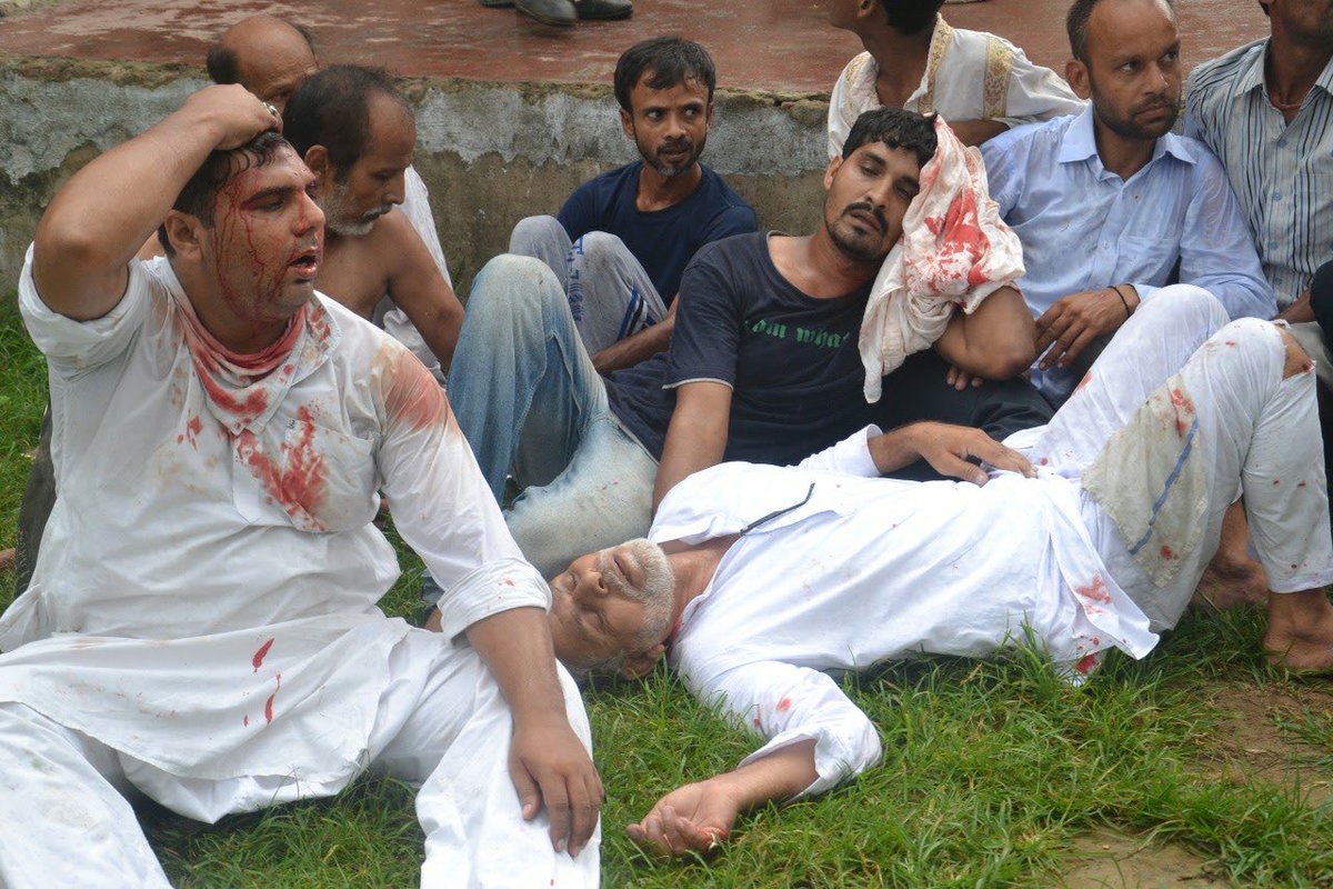 XyedFaiz's tweet photo. On this day 21st July,2017. Police along with goons ransacked Maulana Mohammad Kazim Shabib’s house. Women, Children every one was brutally beaten by police and goons ! what were their guilty ? Still no answer from ⁦@NitishKumar⁩ ⁦@yadavtejashwi⁩ (1/3) https://t.co/l3aHiUzEZP
