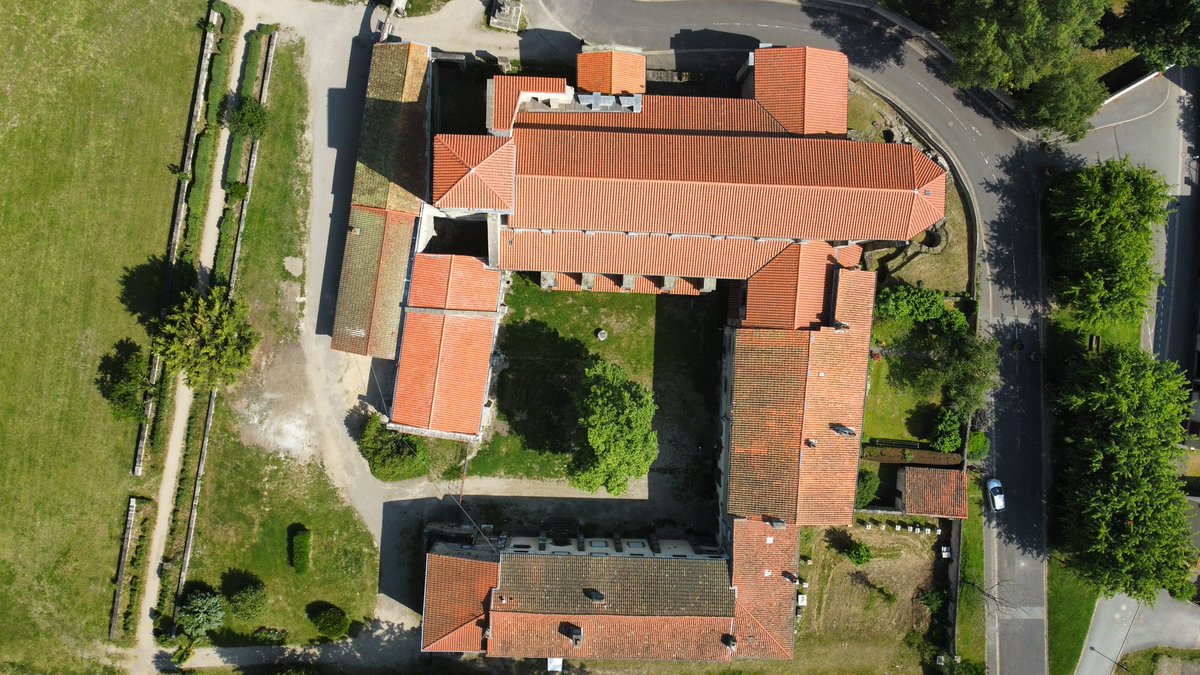 nuitsducloitre's tweet photo. 🪄 Abracadabra. J - 1.
On réserve ⏩️ https://t.co/Iu7VyicVNg
Rendez-vous dès 20 h dans la cour du cloître de l’abbaye de Mozac. Rémi Gandrille apparaîtra ici. 🔽
#mozac #nuitsducloitre #abbayedemozac https://t.co/JIklci00Jr