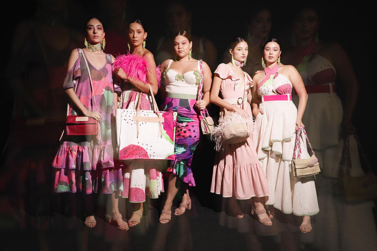 MidWoman's tweet photo. #moda Arrancamos con nuestra cobertura de la edición n° 7️⃣9️⃣ de @Intermoda con la colección Crucero 2024 de @BSantosOficial, misma que inauguró este evento, haciendo homenaje a una deliciosa fruta: la pitahaya ✨ https://t.co/yPfatjwJMZ
