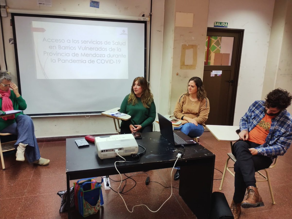 ForoSaludMza's tweet photo. Presentamos hoy nuestro Trabajo de Investigación en el marco de las Becas Salud Investiga y Epidemiología en Alpargatas- Democratizar el saber sanitario en el marco del Congreso LATINOAMERICANO DE MEDICINA SOCIAL Y SALUD COLECTIVA de @ALAMESArg en @ubasociales 🙌🇦🇷 https://t.co/XtjGmLkRje