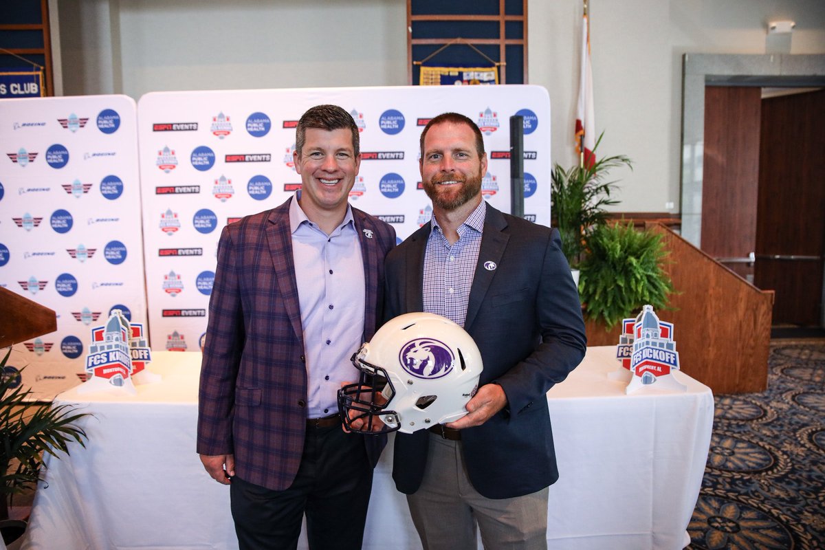 UNAFootball's tweet photo. August 26 can’t come fast enough 🏈🤝

#RaiseTheRoar | #RoarLions!🦁 https://t.co/zuUQpsnPuh