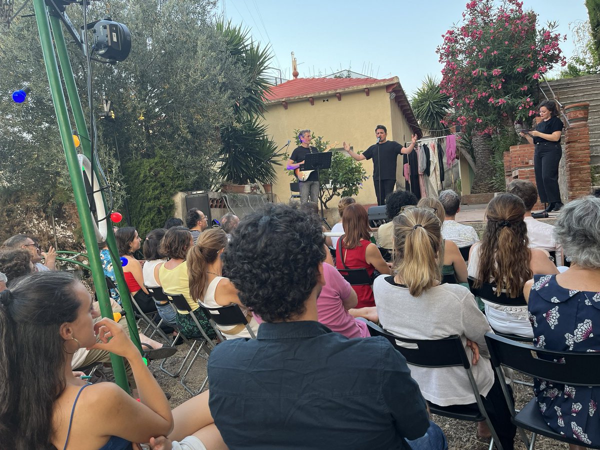 isaiasfanlo's tweet photo. Coses boniques (i importants) que fem als @terratscultura: avui reinvindiquem la copla com a gènere rupturista i reivindicatiu amb @LaCopladeW. El públic, totalment entregat! #TerratsenCultura https://t.co/vERciskDrZ