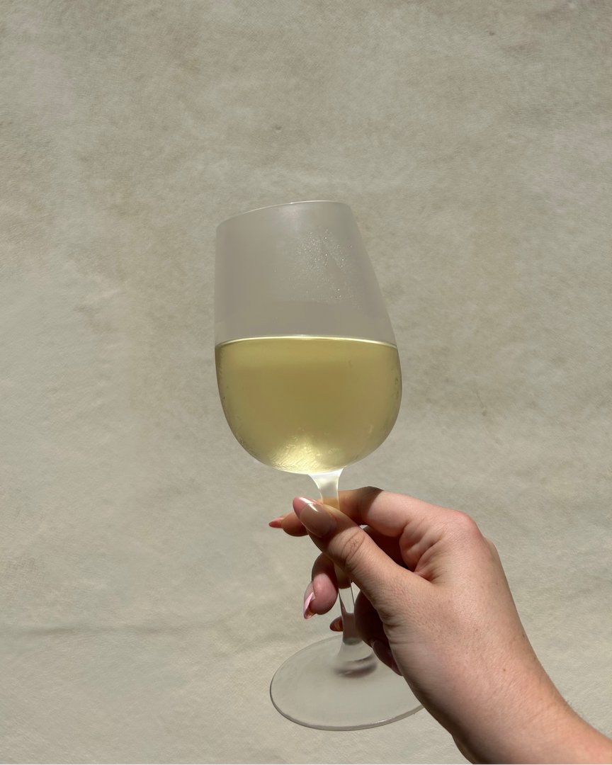 FloraSprings's tweet photo. A chilled glass of our 2022 Napa Valley Sauvignon Blanc is the epitome of summer sophistication 🥂 ☀️
white wine, summer sipping, sunshine, luxury, cheers, wine tasting, california
#napavalleywinery #florasprings #familyowned https://t.co/KiuWQJVnHA