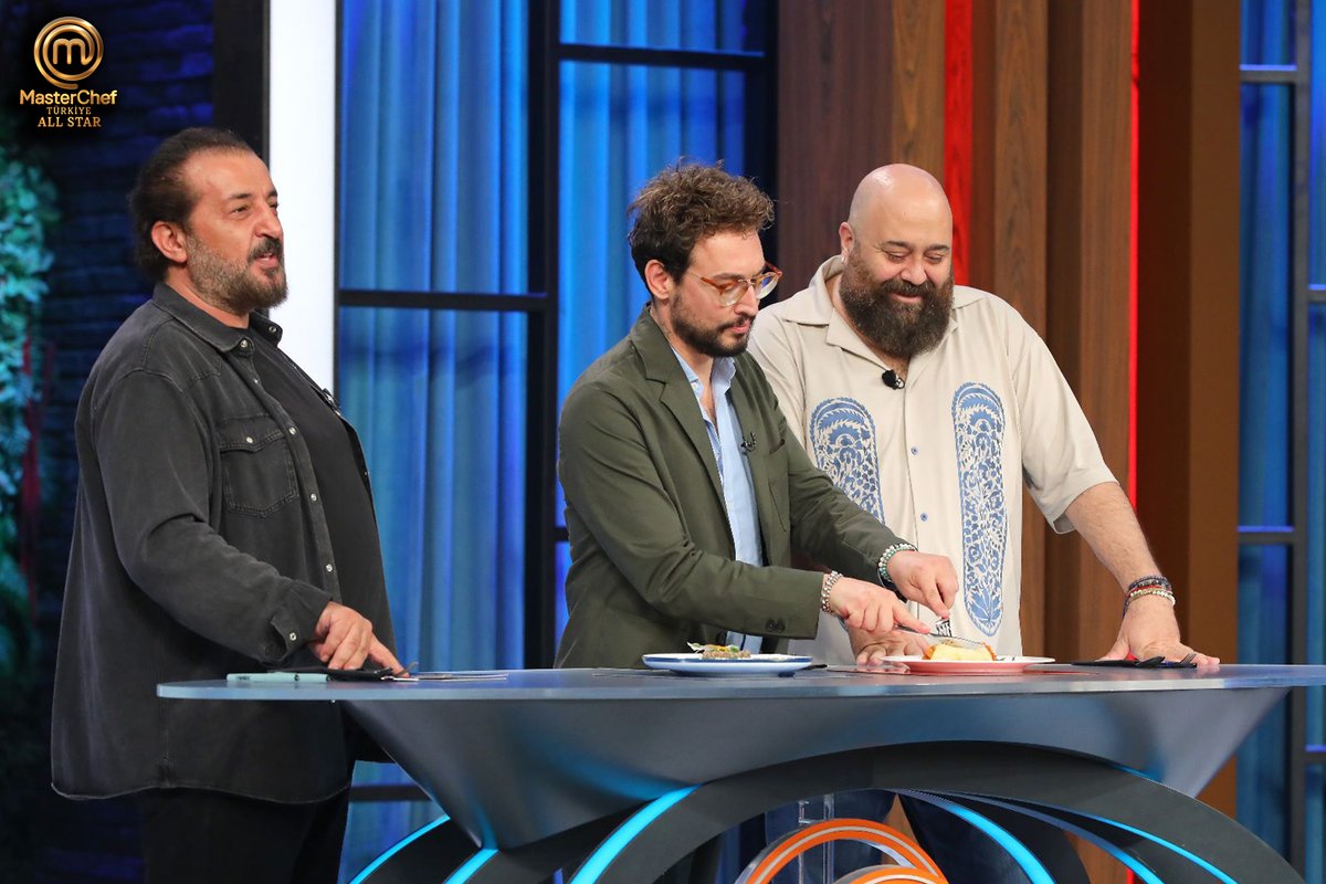 tv8's tweet photo. #MasterChefAllStar yeni bölümüyle TV8’de devam ediyor. #MasterChefTürkiye #MasterChef #MasterChef2023 #AllStar https://t.co/CUc4QiDKOY https://t.co/Hx0uI0v0pV