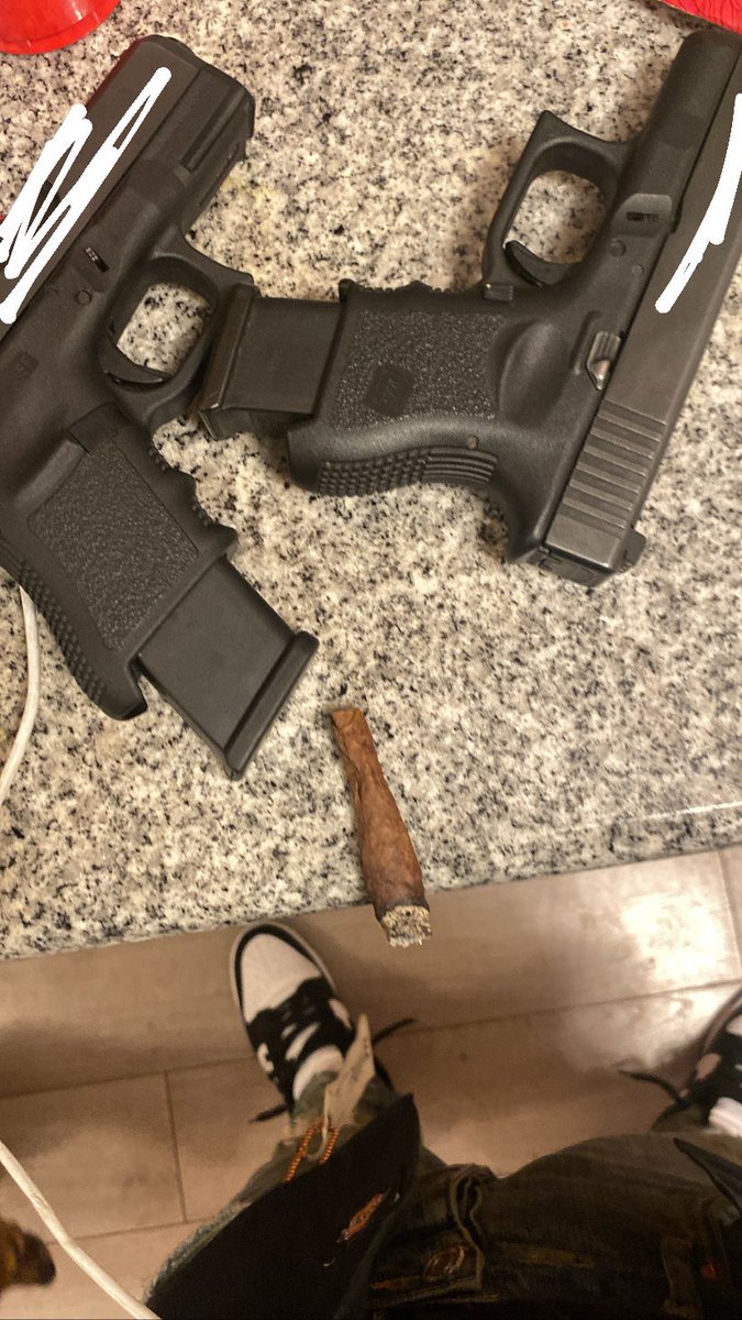 Laws187's tweet image. My bitch fell inlove the first date she seen me do a skit 🐍