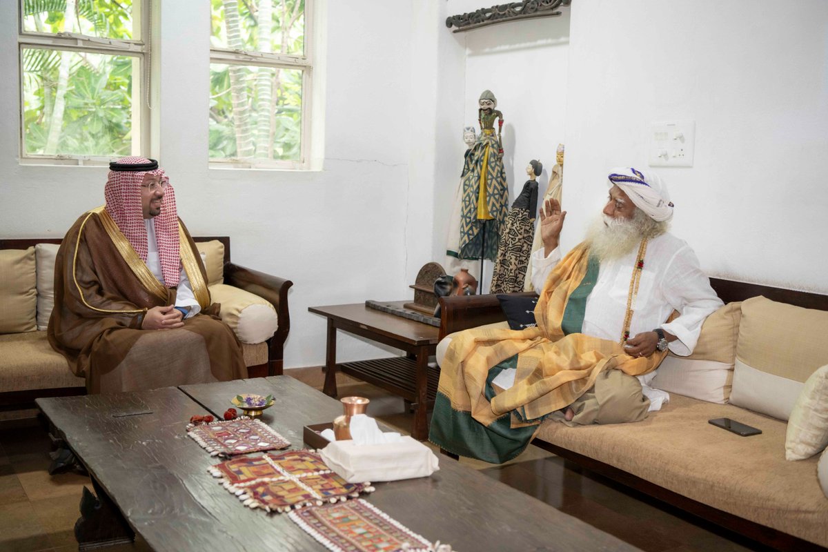 SadhguruJV's tweet photo. Wonderful to meet you, dear Dr. @munireldesouki. May the coming years see the wellbeing of our planet as the most significant shared interest and aspiration amongst people and nations. Only then can we craft a #ConsciousPlanet. -Sg @IndianEmbRiyadh https://t.co/fQZn6qusjJ