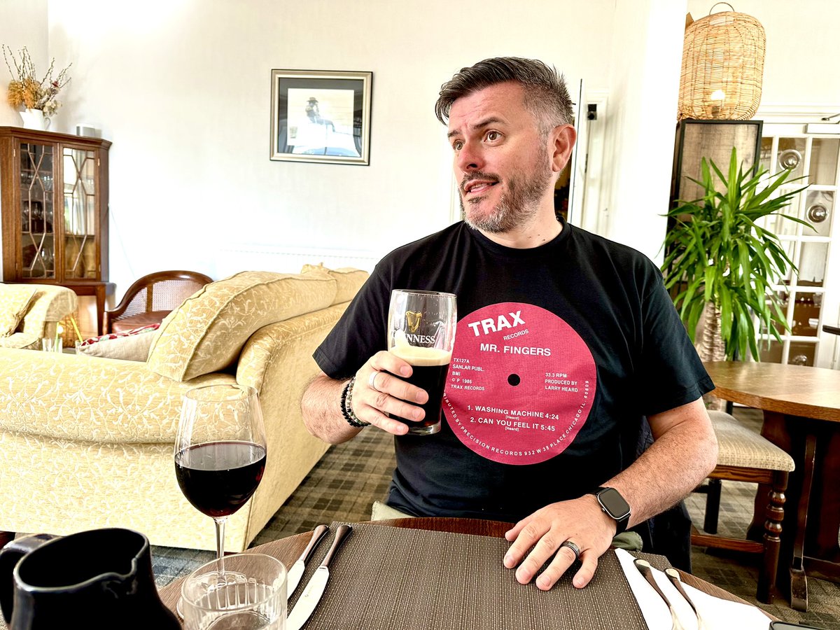 This evening’s views… Colintraive Hotel, teeny ferry crossing to Bute and thon husband #Colintraive #SecretCoast #Scotland