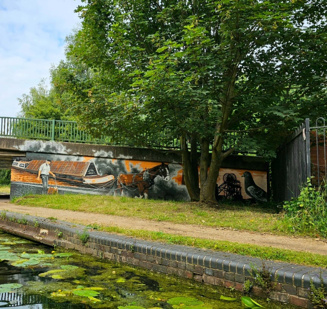 I was out with the PPM team today on the work boat and came across this lovely piece of artwork. 
Can anyone guess where it is? 

<a href="/CRTWestMidlands/">Canal & River Trust West Midlands</a> <a href="/CRTBoating/">Canal & River Trust Boating</a> 
#keepcanalsalive #lifesbetterbywater
#artwork