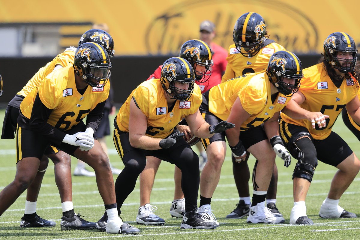 BobButrym's tweet photo. 2/2
#Ticats know it will be a full team effort to pull the 'W' from their heated #QEW rivals and stymie the #CFLkeyboardbangerCabal 🫣⌨️
#TaylorTime in the 🔨🔨 https://t.co/5rryAw4F30