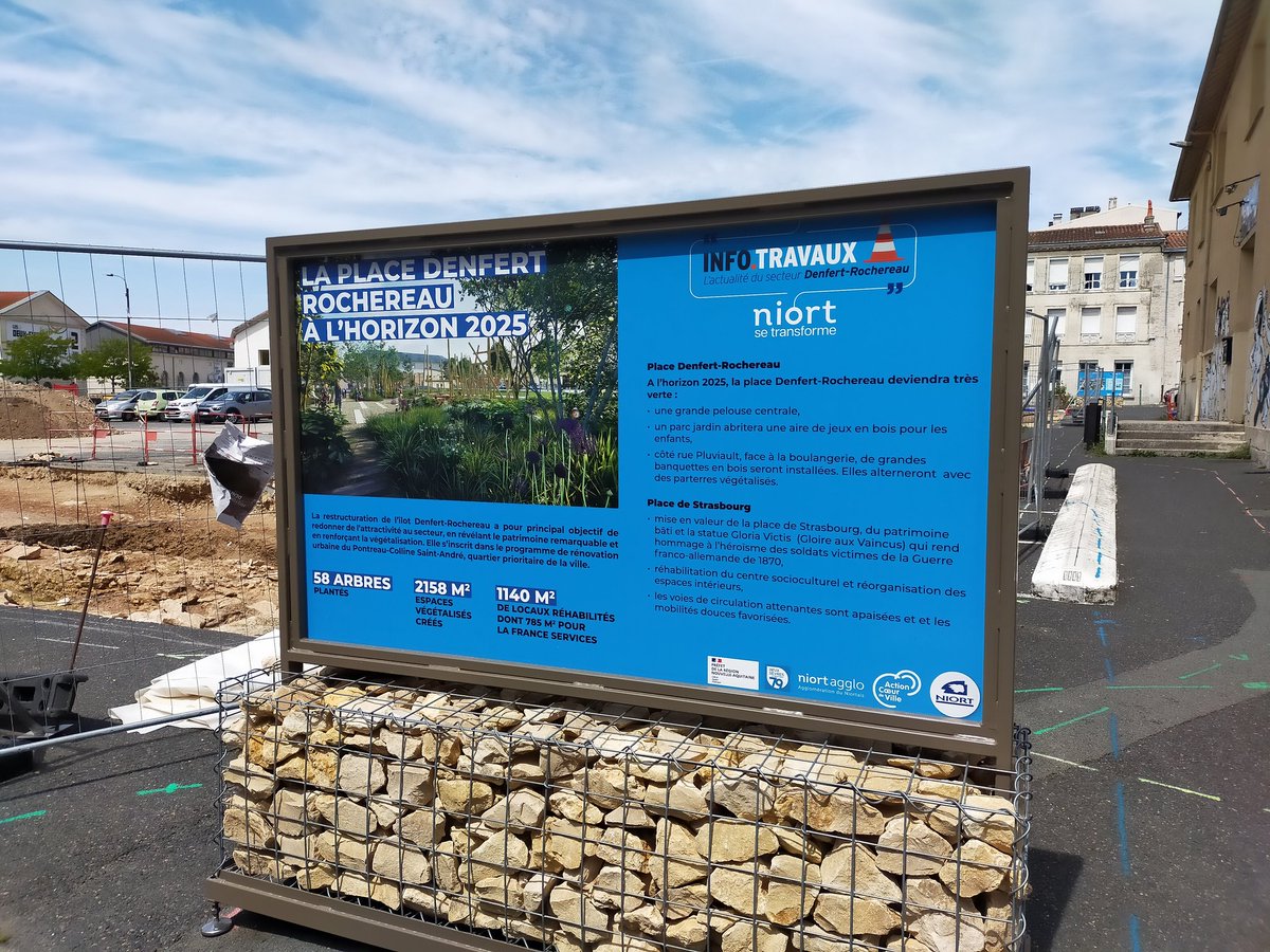 Visite aujourd'hui avec <a href="/JeromeBaloge/">Jérôme Baloge 🇺🇦</a> Maire de <a href="/Mairie_Niort/">Ville de Niort</a> et ses adjoints <a href="/HebrardThibault/">Hebrard Thibault</a> <a href="/RDupeyrou/">RomainD</a> de la belle fouille conduite place Denfert-Rochereau par <a href="/Inrap/">Inrap</a> à la demande de la Ville. Bravo et merci aux archéologues sous la conduite de Christian Scuiller.