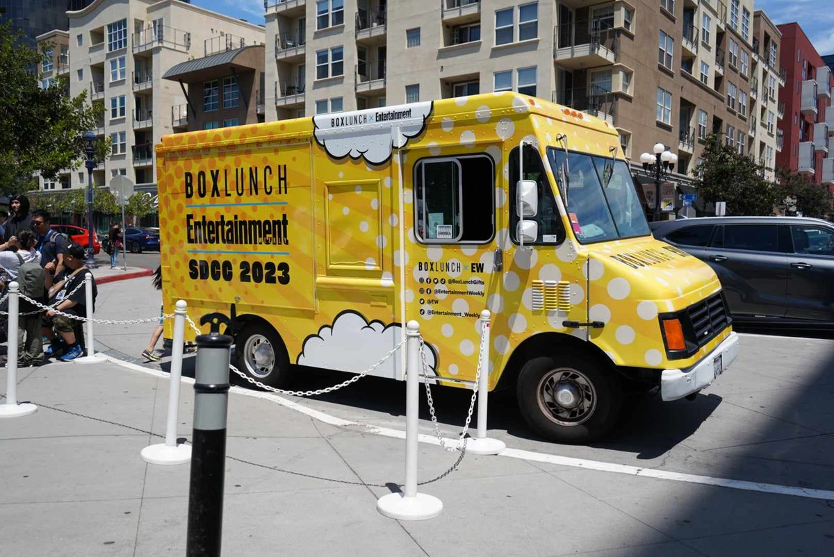 ThreeIfBySpace's tweet photo. Attention all #SDCC goers and @BoxLunchGifts fans. Come to 4th and K to get some sweet Box Lunch swag for their SDCC activation! #BoxLunchEW #SDCC https://t.co/GzmW2IP1Cs