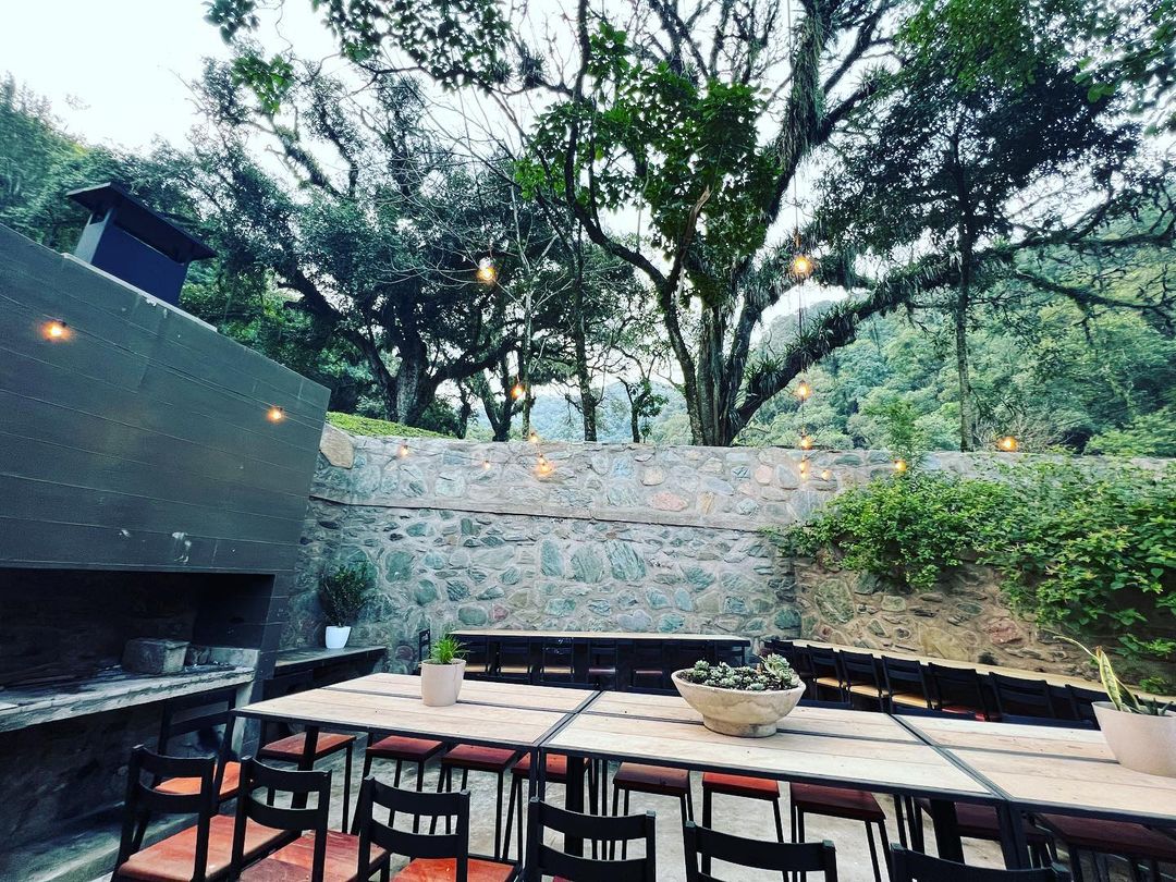 tucumanoide's tweet photo. Anexo a la renovada Primera Confitería, acaba de abrir Las Yungas Hostel de Montaña, una nueva opción de alojamiento para turistas en Yerba Buena, #Tucumán. Fotos del IG del hostel. https://t.co/Q4Aw9IpFHX