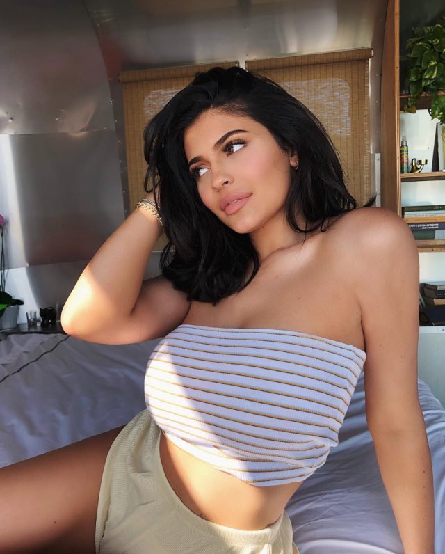 DailyLoud's tweet photo. Kylie Jenner claims she did not get surgery to change her face:

“One of the biggest misconceptions about me is that I was like this insecure child, and I got so much surgery to change my whole face, which is false. I’ve only gotten fillers.” https://t.co/zpoD2WBltp