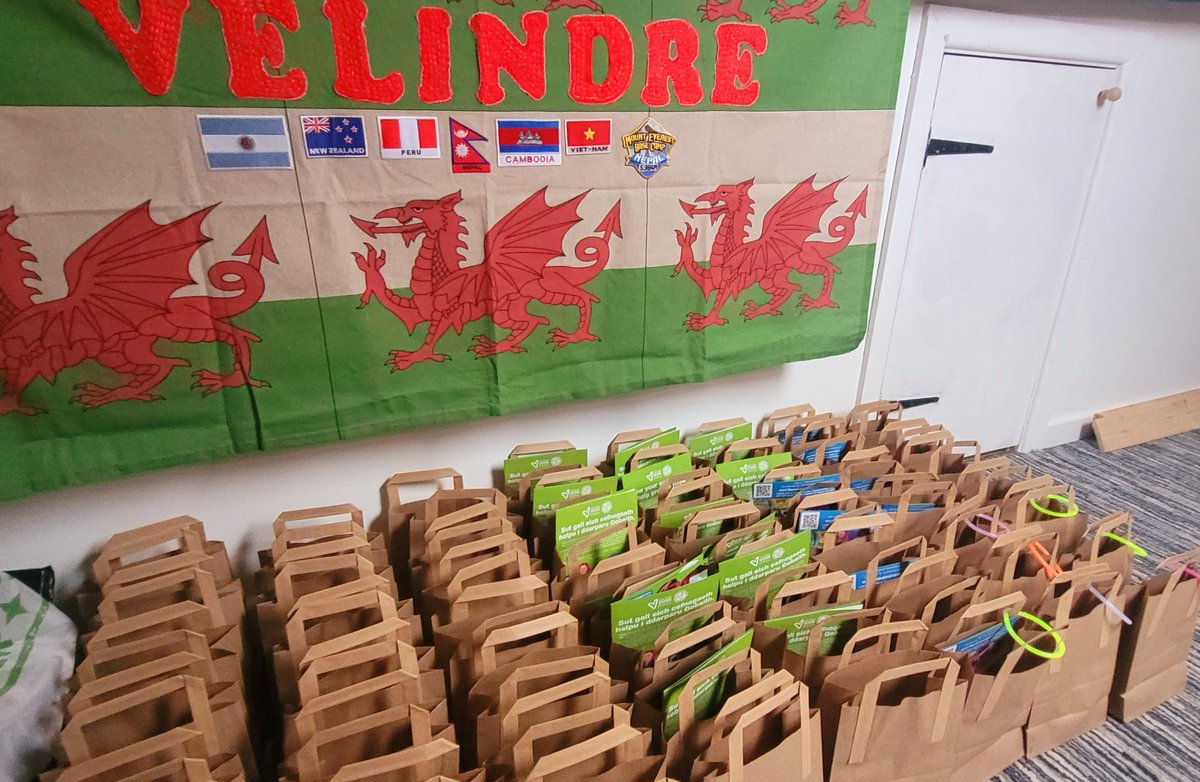 WelshTwinkletoe's tweet photo. https://t.co/V0I3XgFG4n
Light up Pen Y Fan goody bags in progress 😍💚💙 https://t.co/sSSe10R9qr