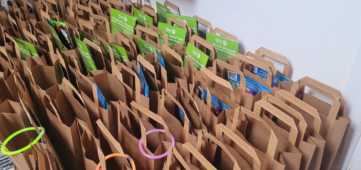 facebook.com/events/s/light…
Light up Pen Y Fan goody bags in progress 😍💚💙