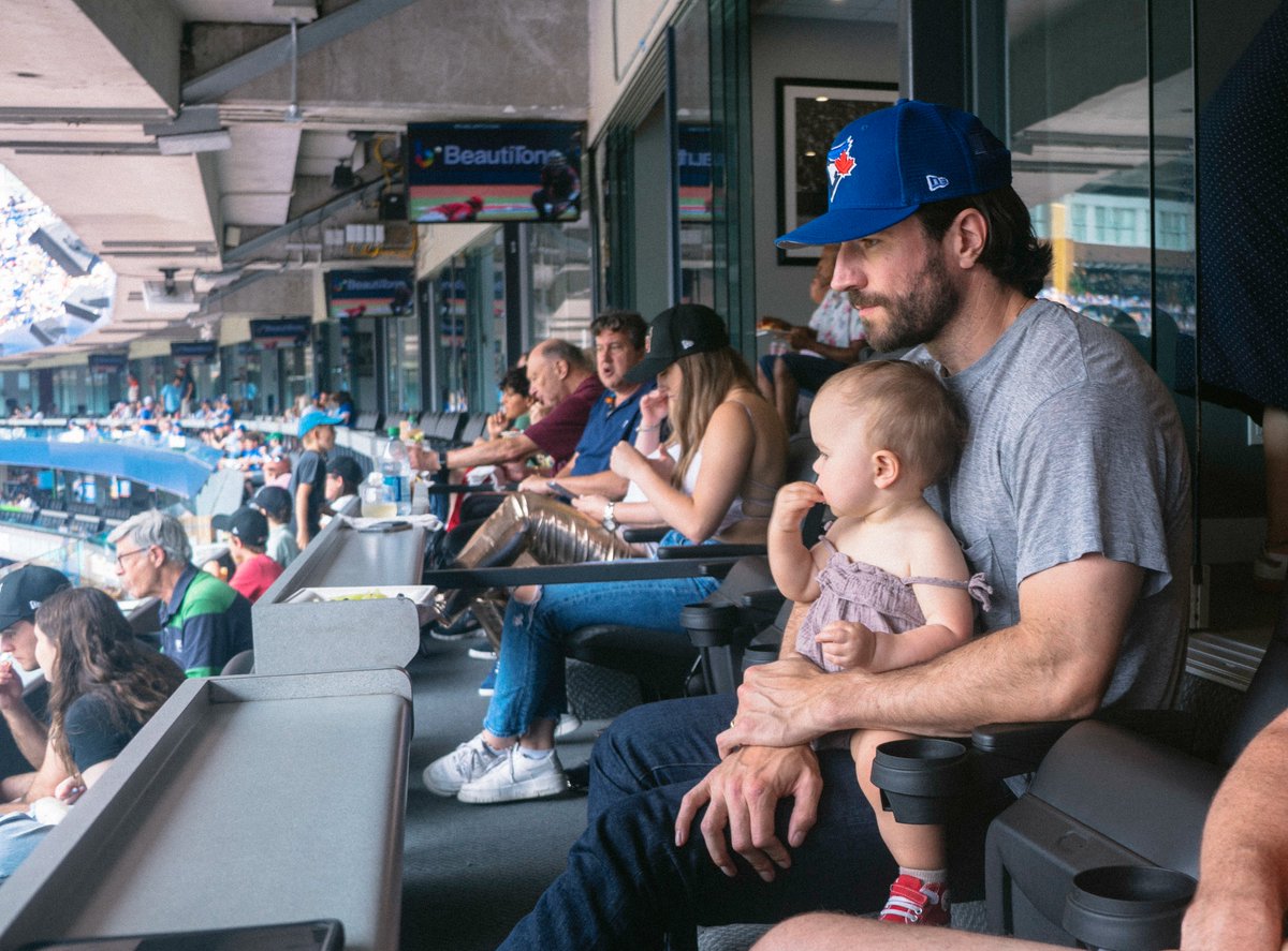 SamHuntMusic tweet picture