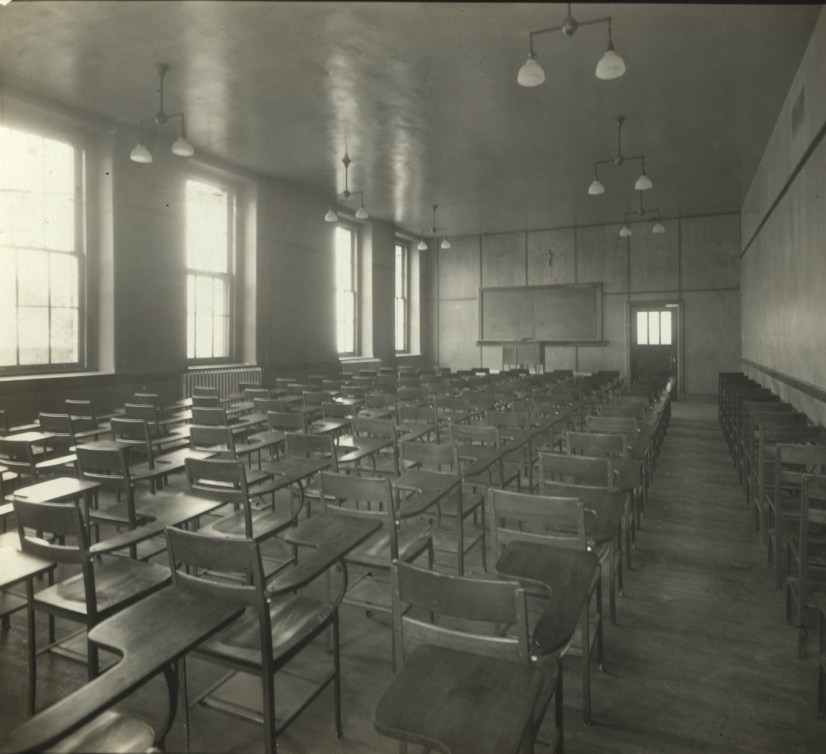 #ThrowbackThursday can anyone guess what building this classroom photo was taken?

#GoMount