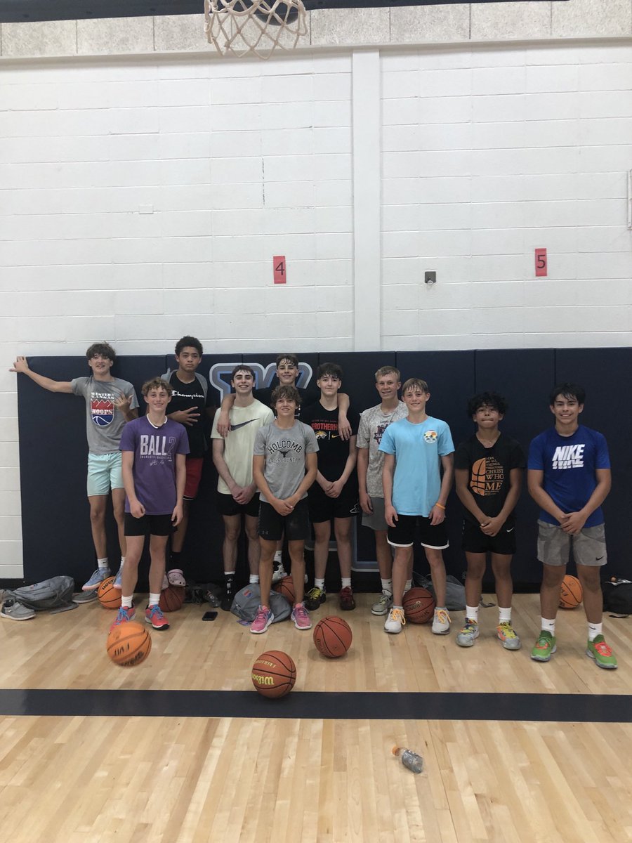 JaxonAutry's tweet photo. GCCC/Garden Recreation little kids camp in morning.  HWCC training with my guys in afternoon.  Gym Rat Culture!! https://t.co/vIBK9pYaaX