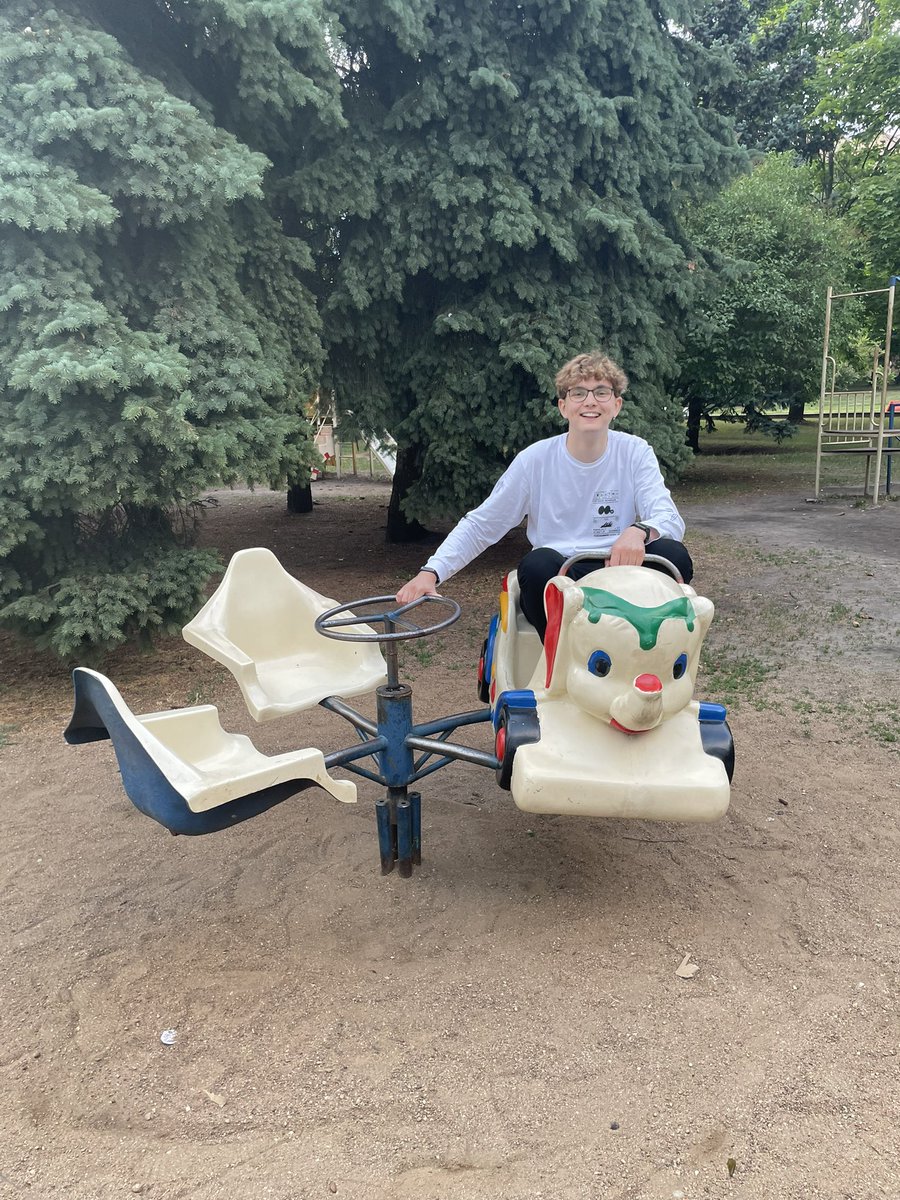 Oleg tweet media