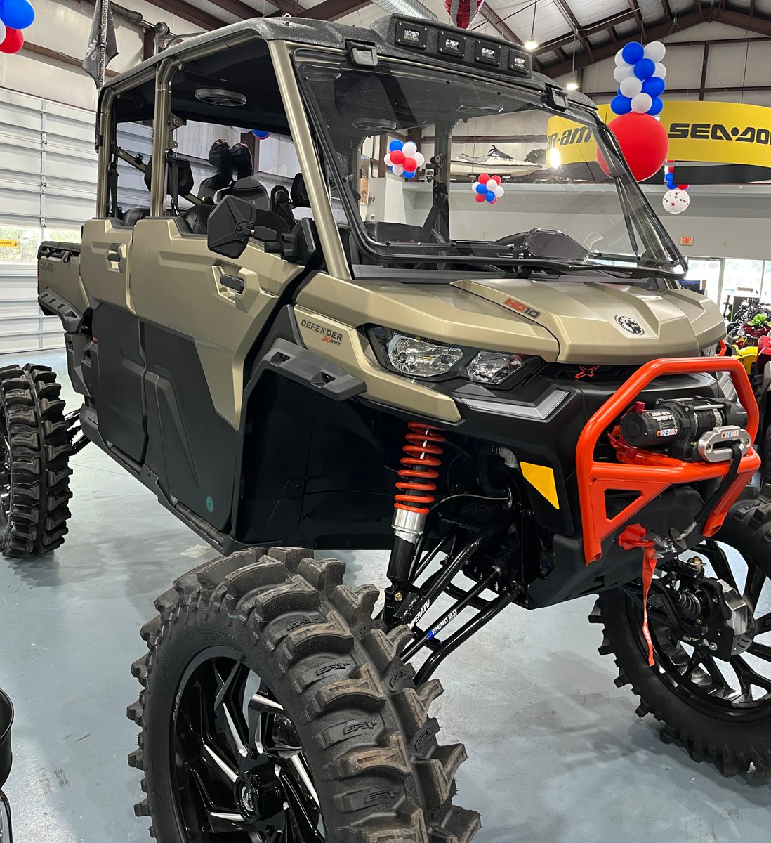 superatvtweet's tweet photo. 😍 @rockstarpowersports got this @canam
#DefenderMAX dialed in on an #SATV 4" #GDP portal
gear lift stacked with the 6" #LiftKit, with #RhinoAxles,
and @kellerperformanceproducts #BallJoints, along
with front and rear windshields! 💪⚙ #LetsRide
#GearDrivenPerformance
#superatv https://t.co/REukn9gx6a